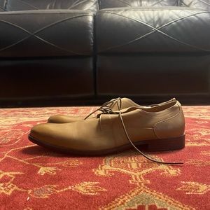 Nice light brown shoes.